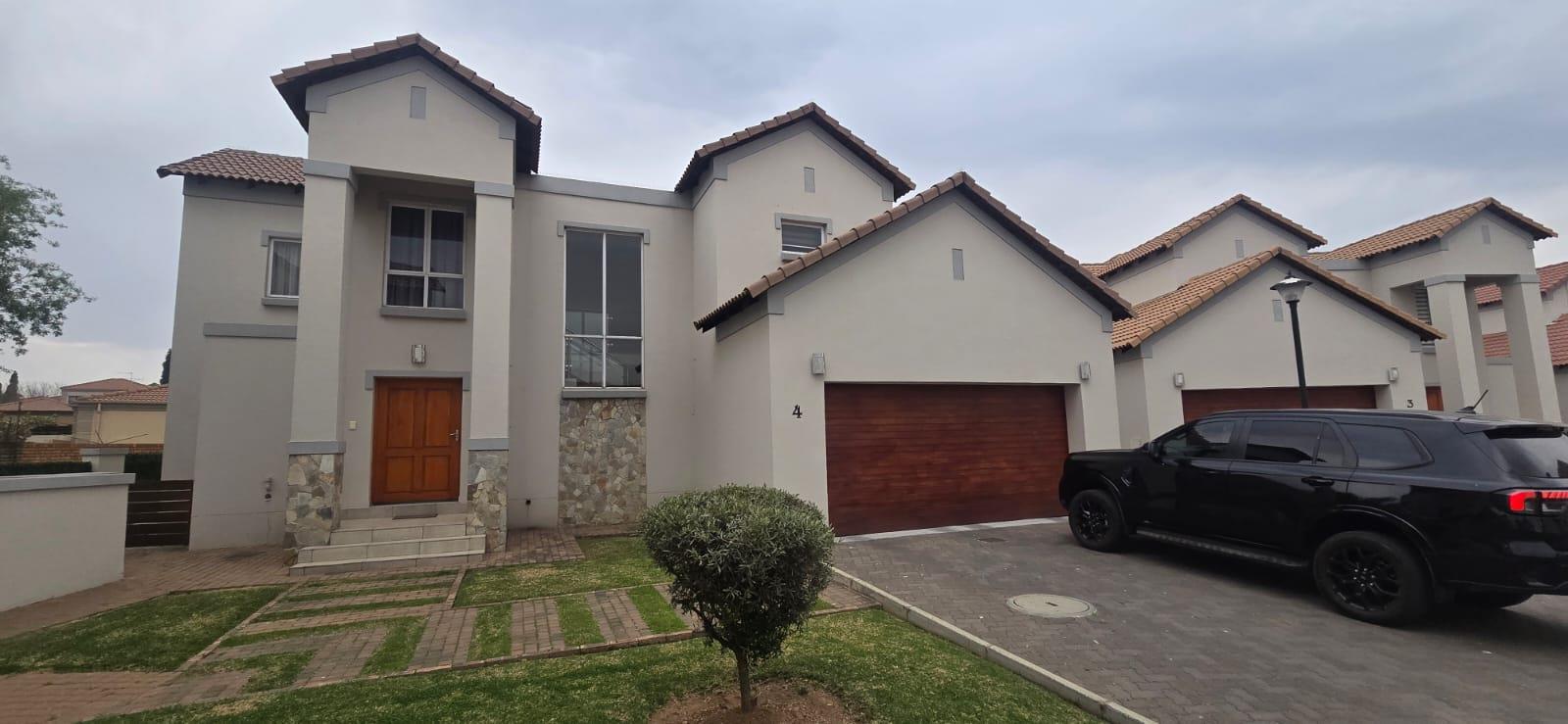 3 Bedroom House in Blue Valley Golf Estate