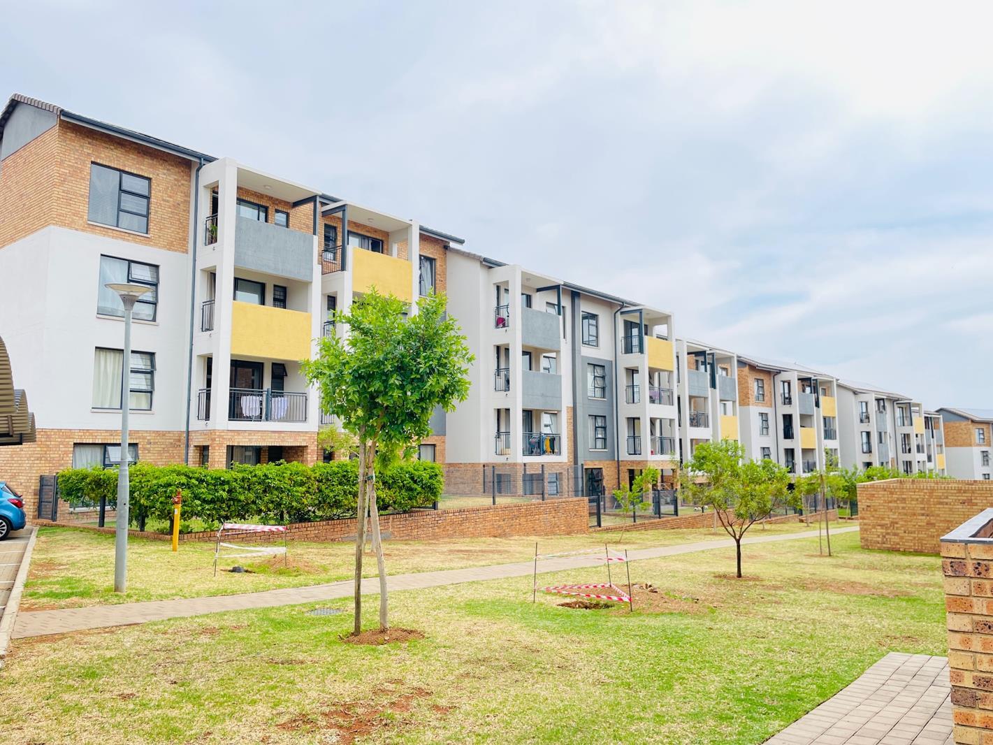 2 Bedroom Apartment in Rooihuiskraal North