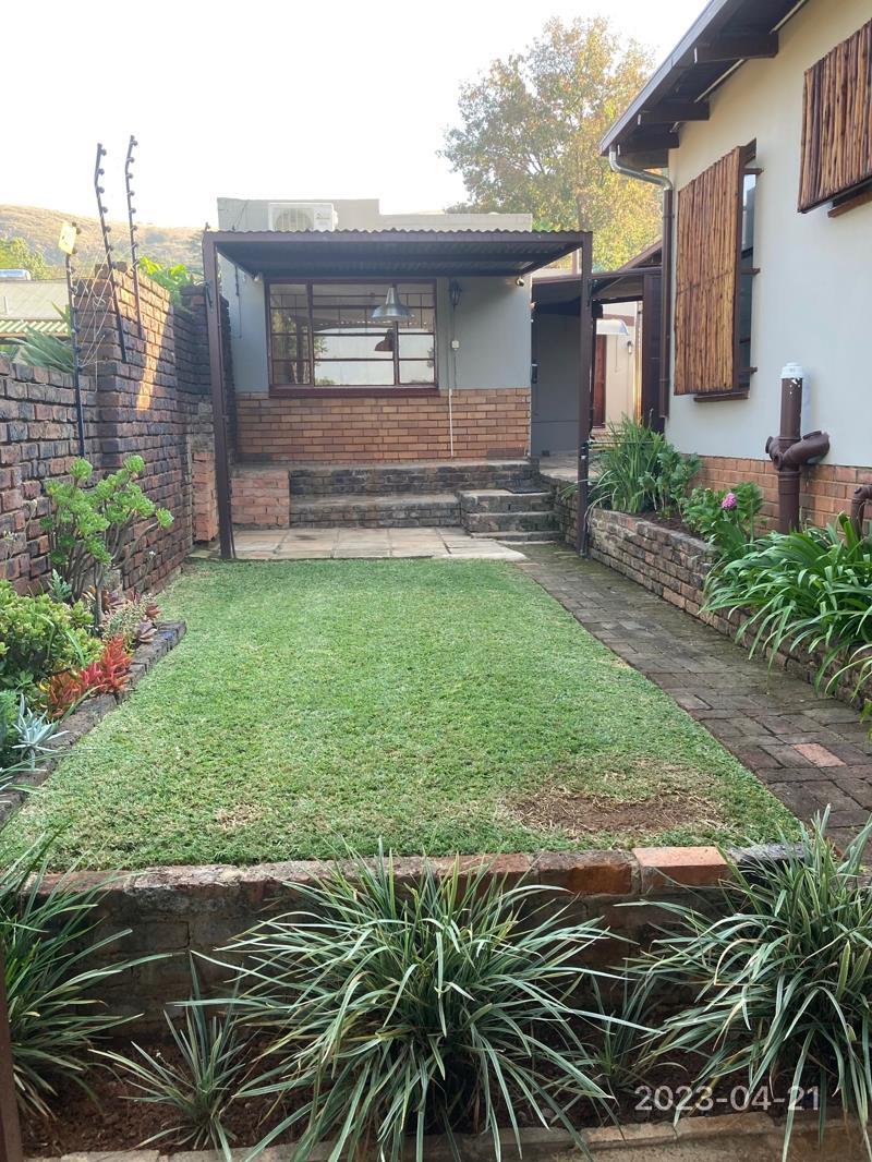 2 Bedroom Garden Cottage in Waverley