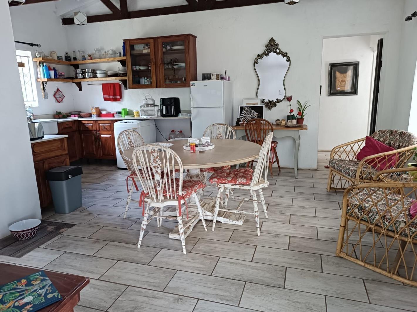 2 Bedroom Garden Cottage in Laezonia