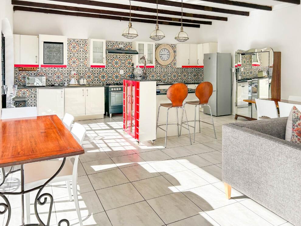 7 Bedroom House in Old Place