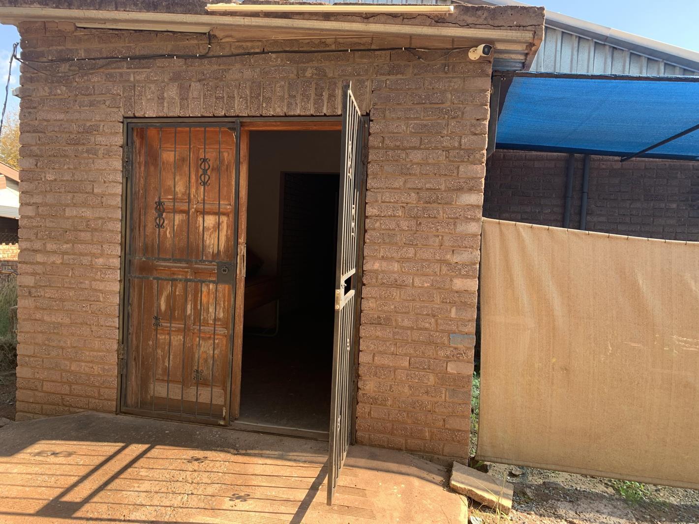 1 Bedroom Apartment in Postmasburg