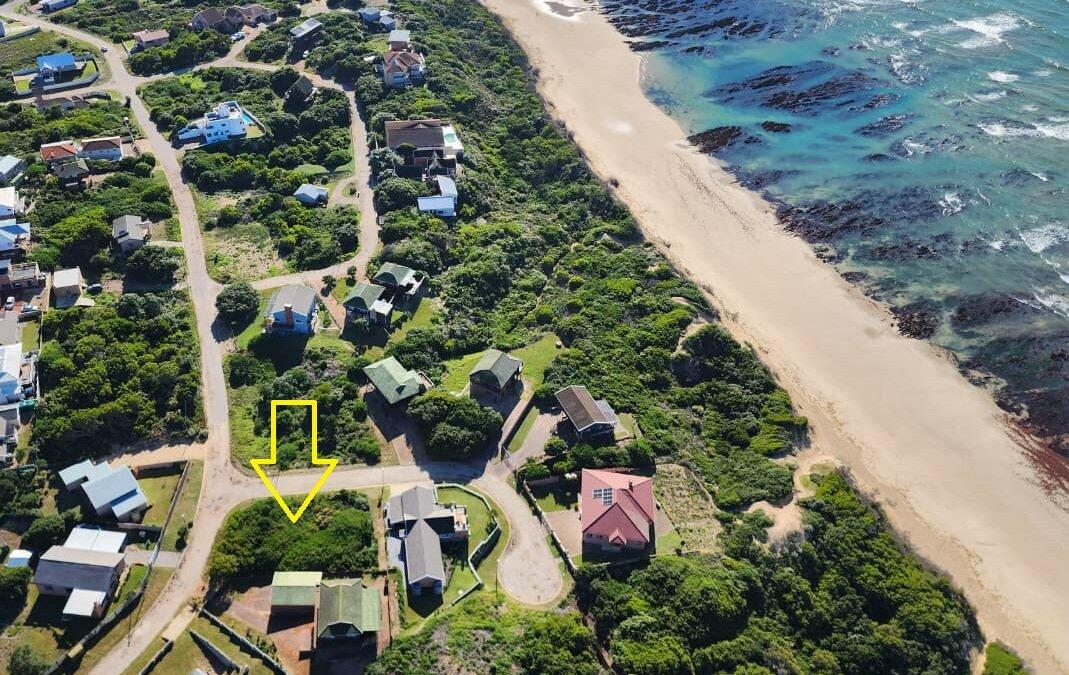 737 m² Land available in Paradise Beach
