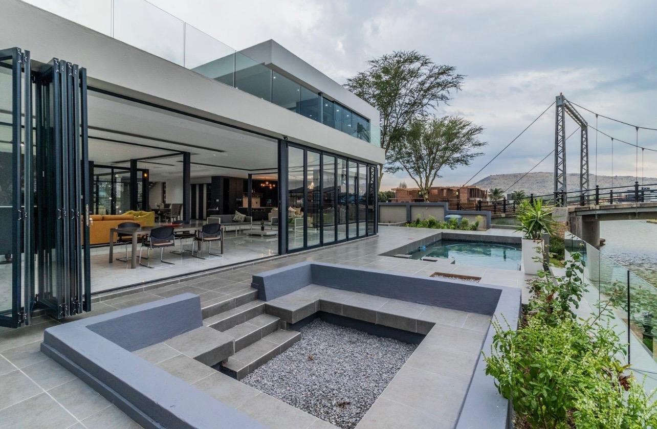 6 Bedroom House in The Islands Estate
