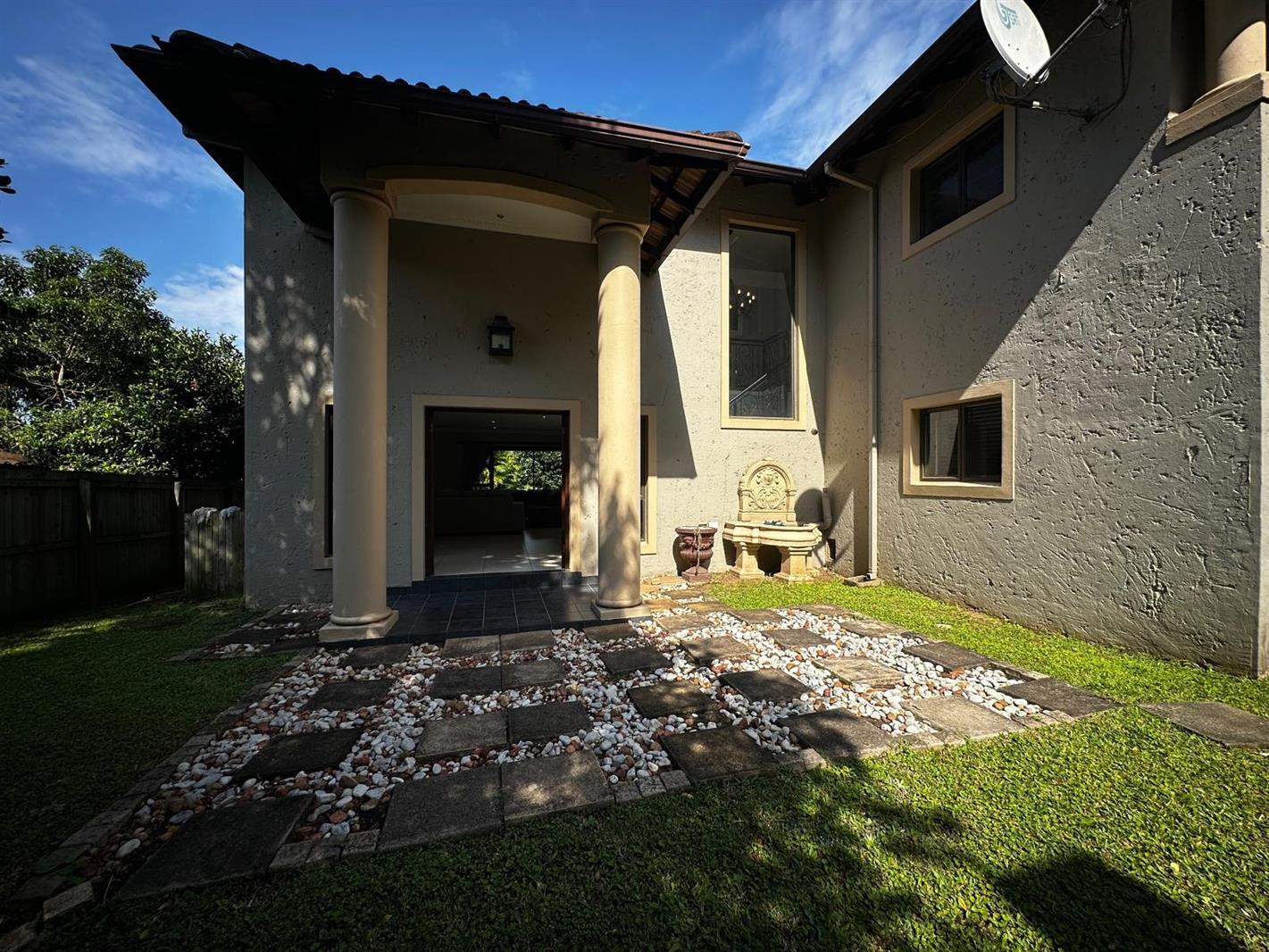 5 Bedroom House in La Lucia