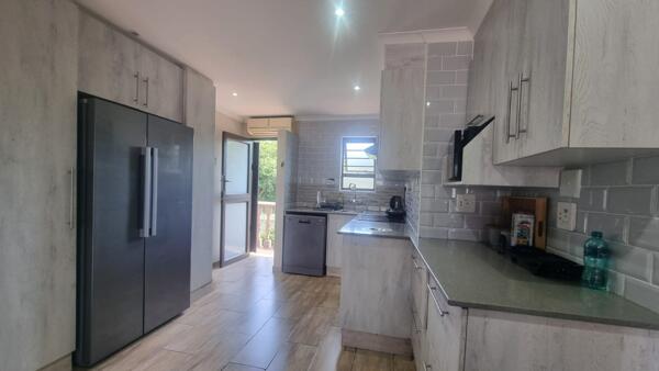 3 Bedroom Apartment in Uvongo