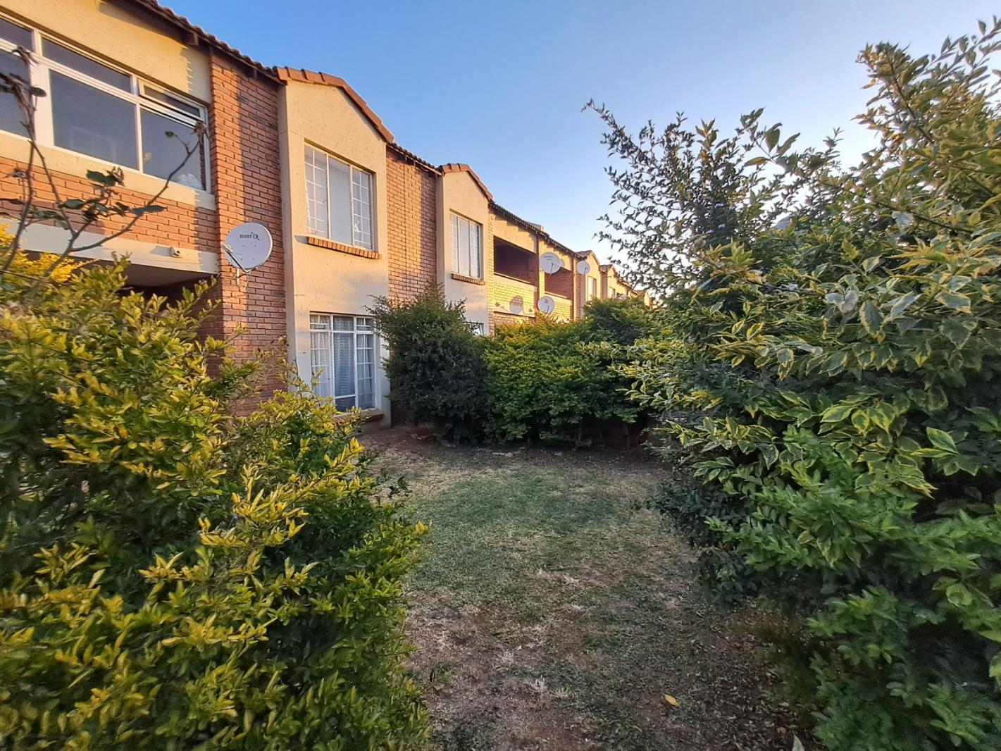 2 Bedroom Apartment in Mooikloof Ridge