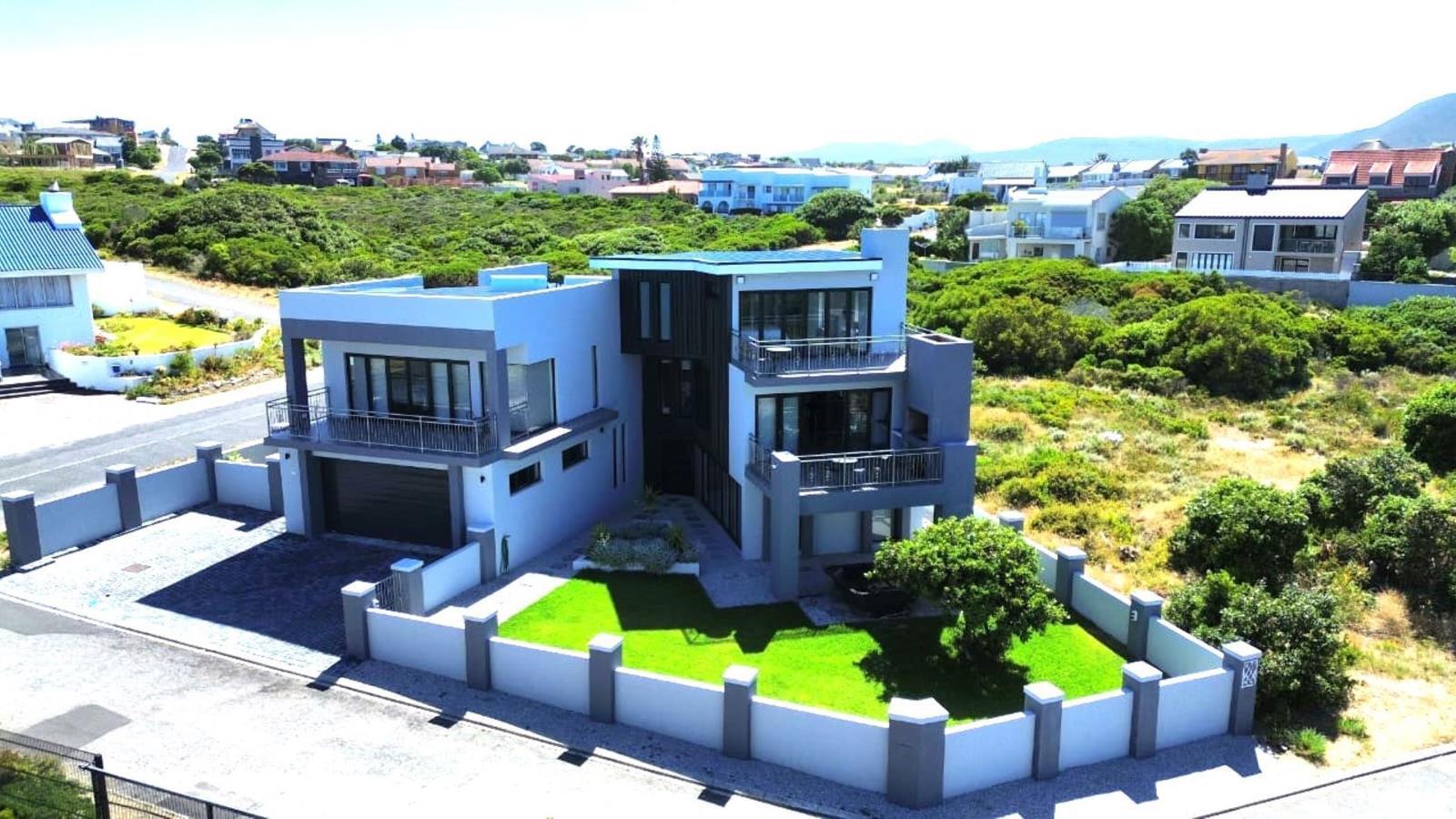 5 Bedroom House in De Kelders