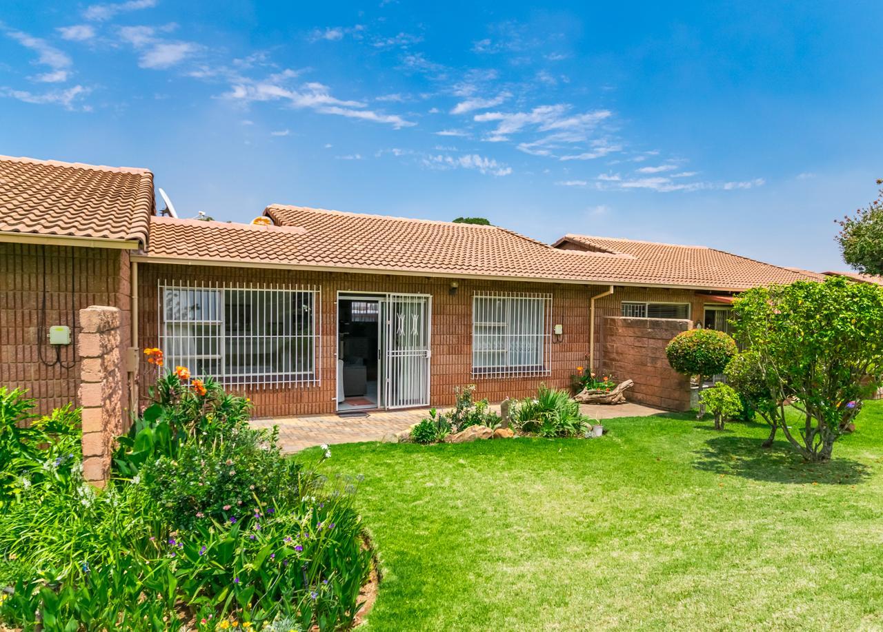 2 Bedroom Simplex in Helderkruin