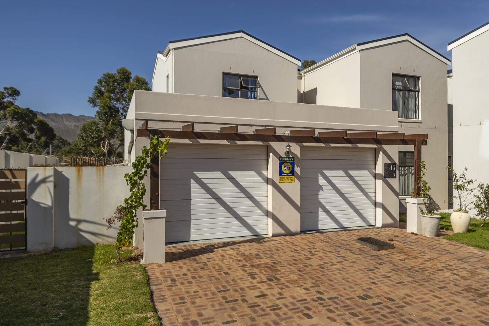 3 Bedroom House in Sir Lowrys