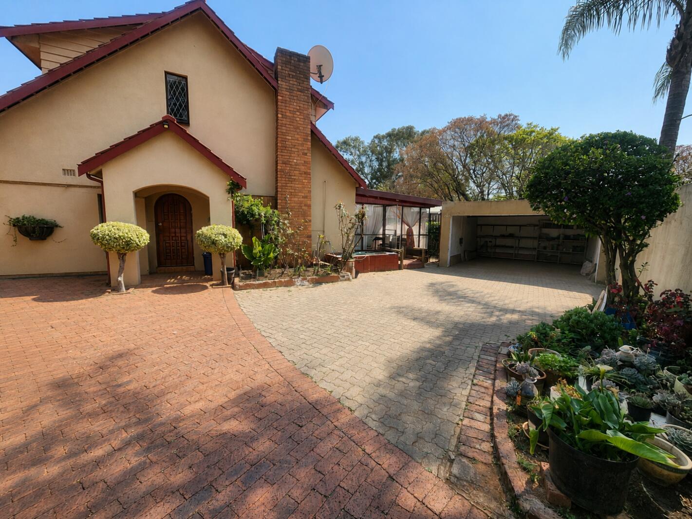 6 Bedroom House in Montgomery Park