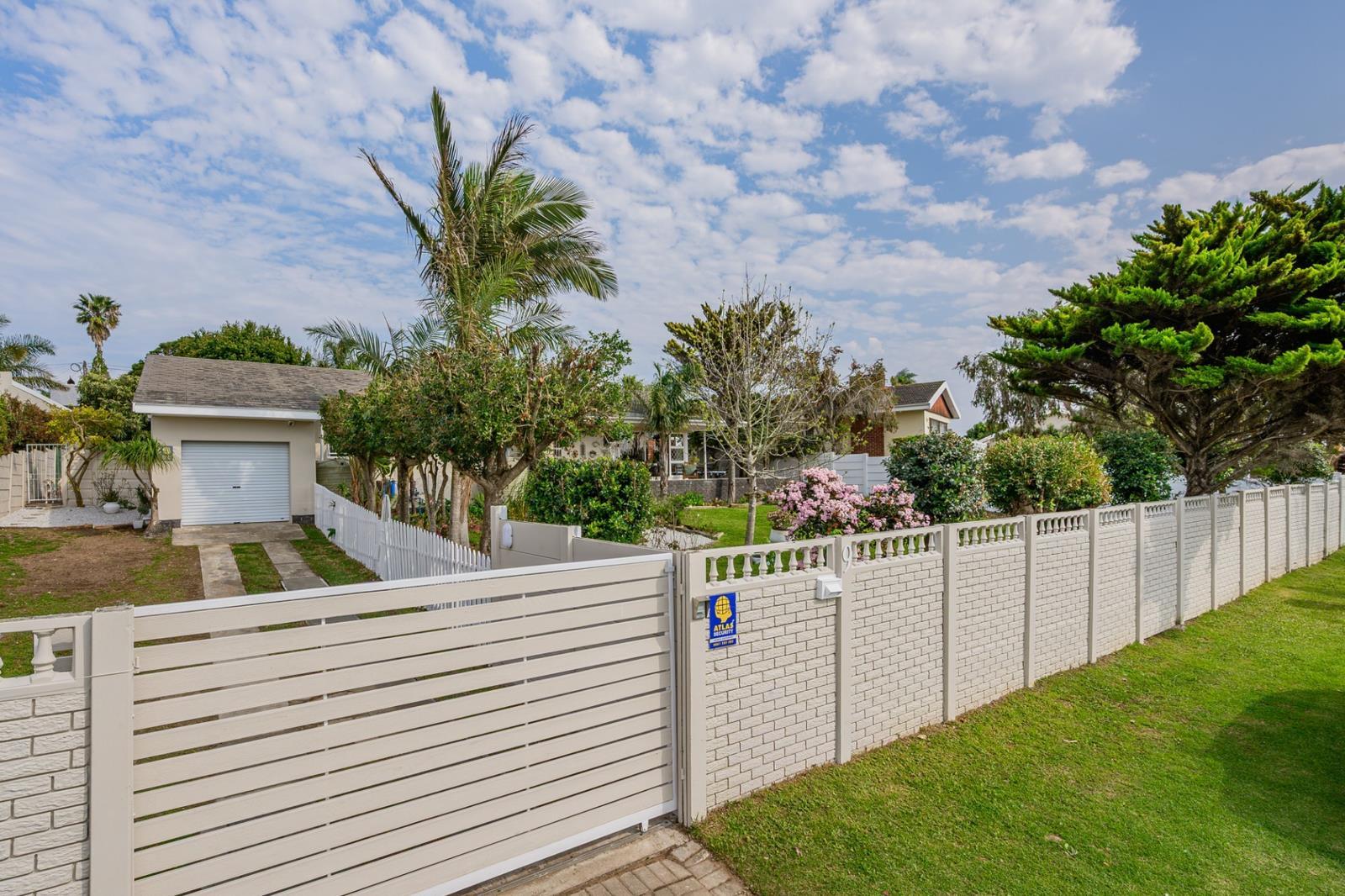 4 Bedroom House in Mangold Park