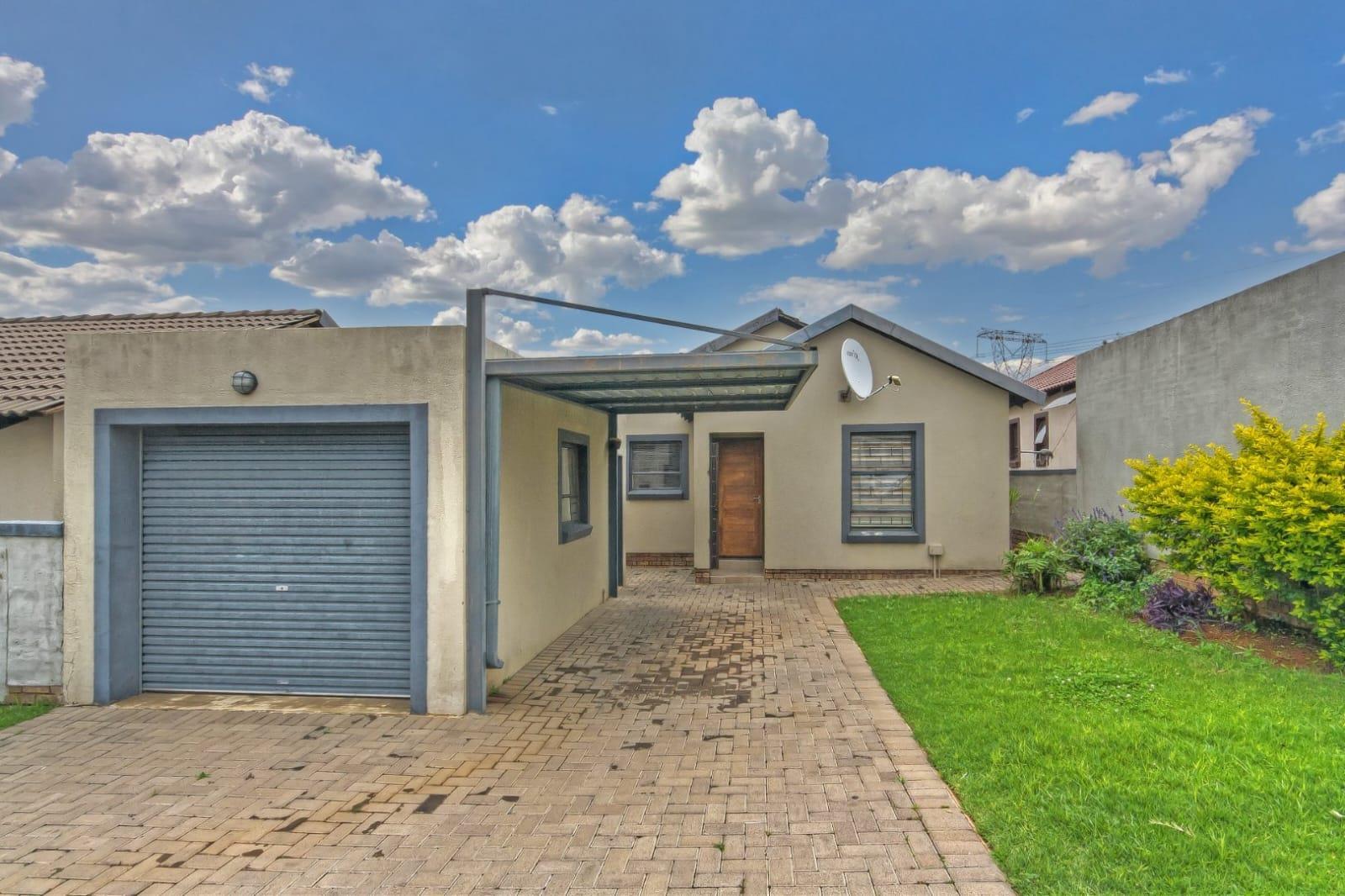 3 Bedroom House in Kosmosdal