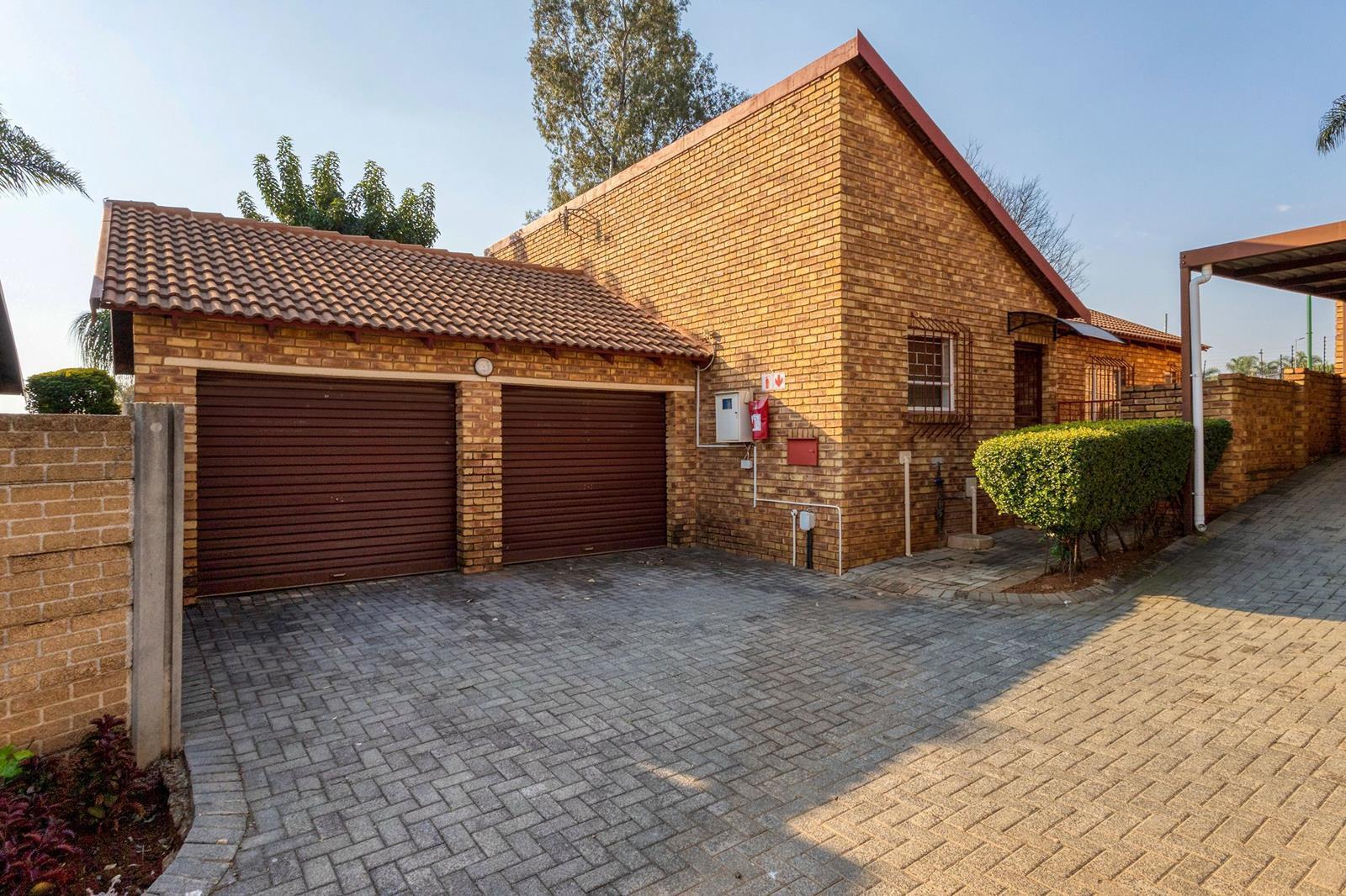 3 Bedroom Townhouse in Honeydew Ridge