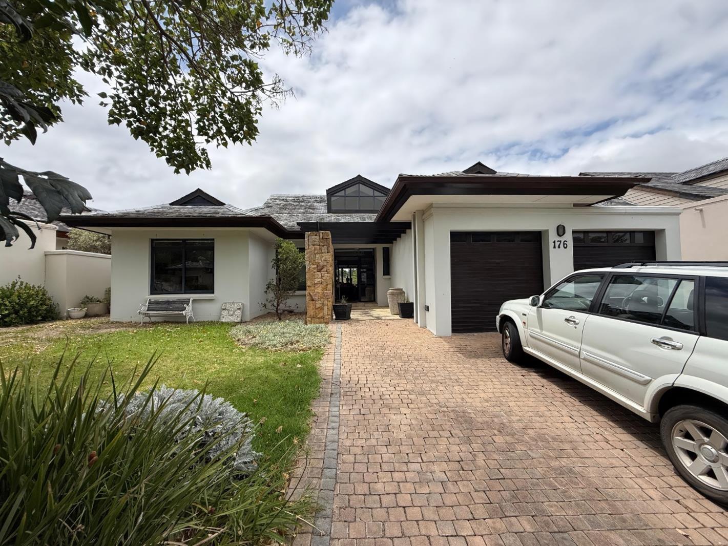 3 Bedroom House in Arabella Country Estate