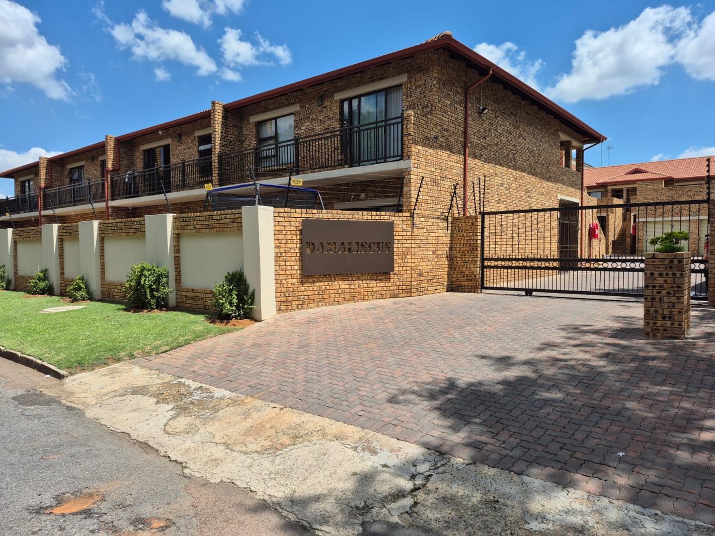 2 Bedroom Apartment in Nimrod Park
