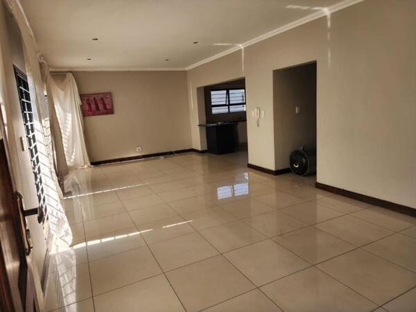 12 Bedroom House in Winchester Hills