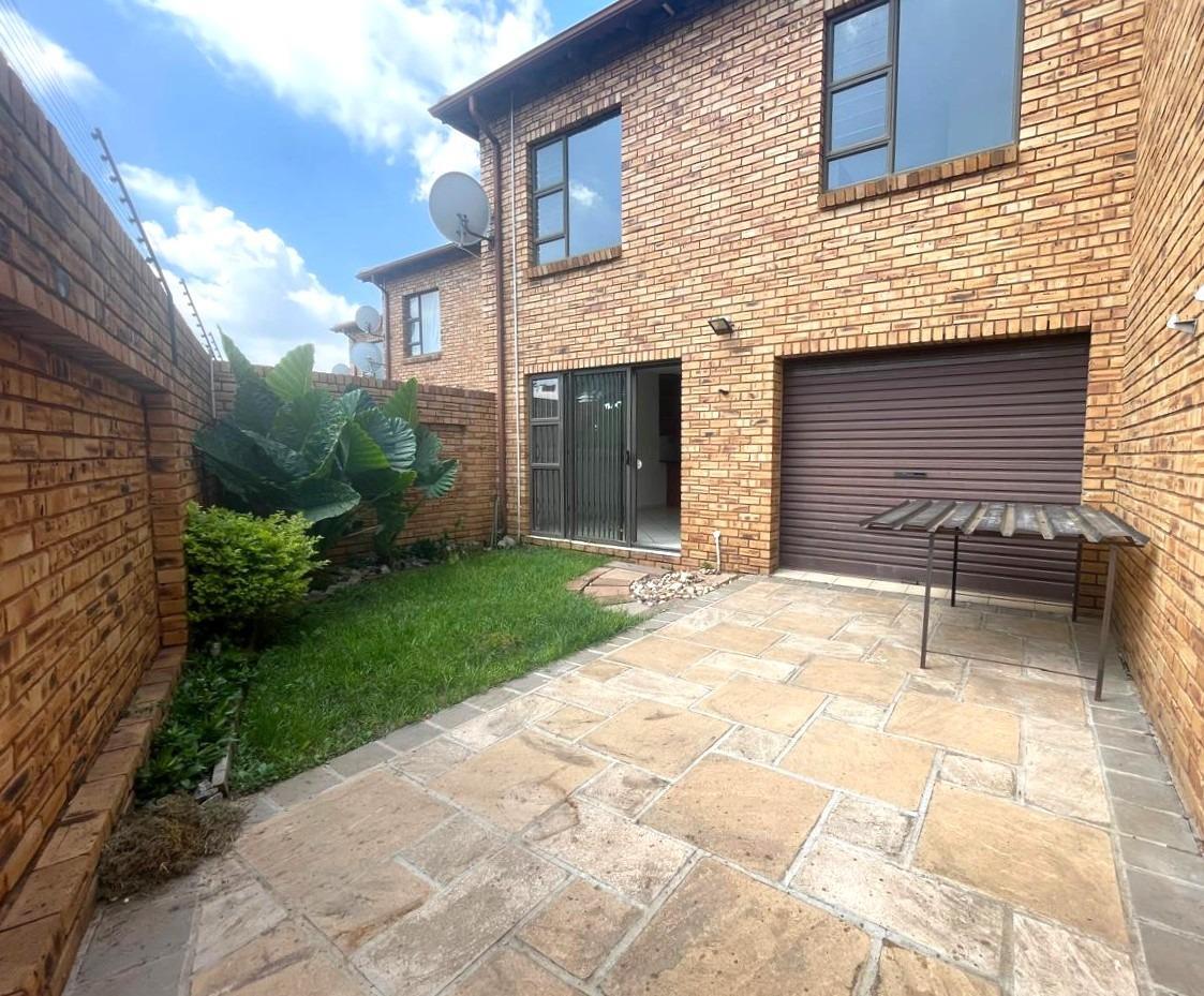3 Bedroom Townhouse in Verwoerdpark
