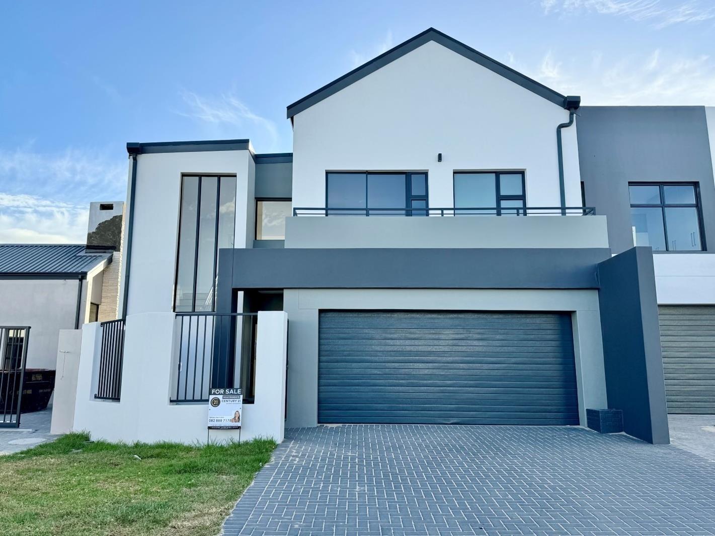 4 Bedroom House in Cape Farms
