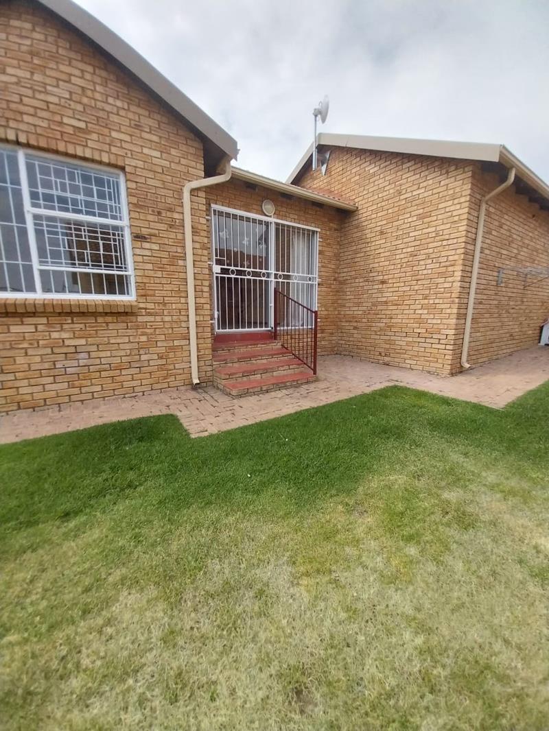 2 Bedroom Townhouse in Honeydew Manor