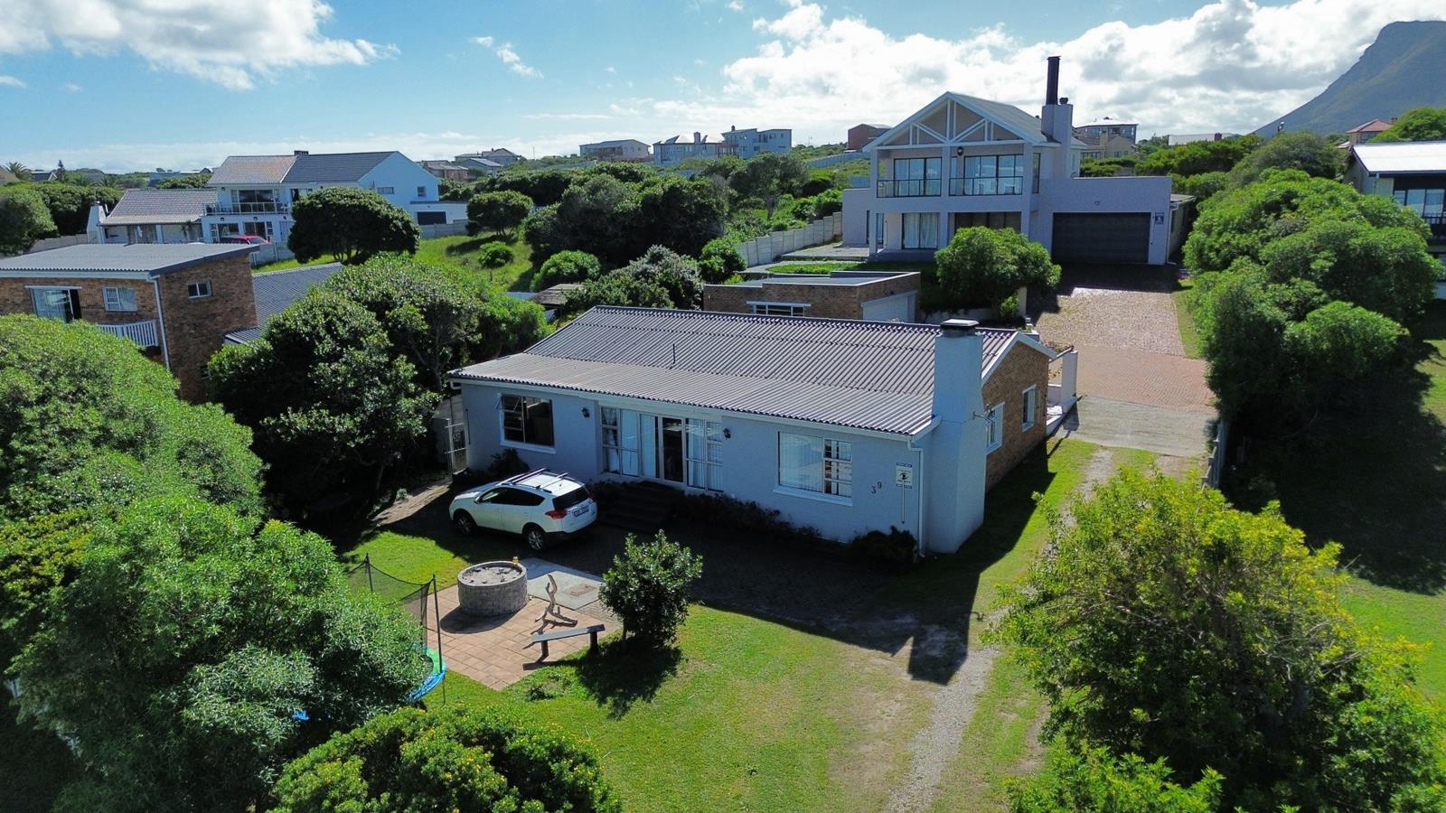 4 Bedroom House in Kleinbaai