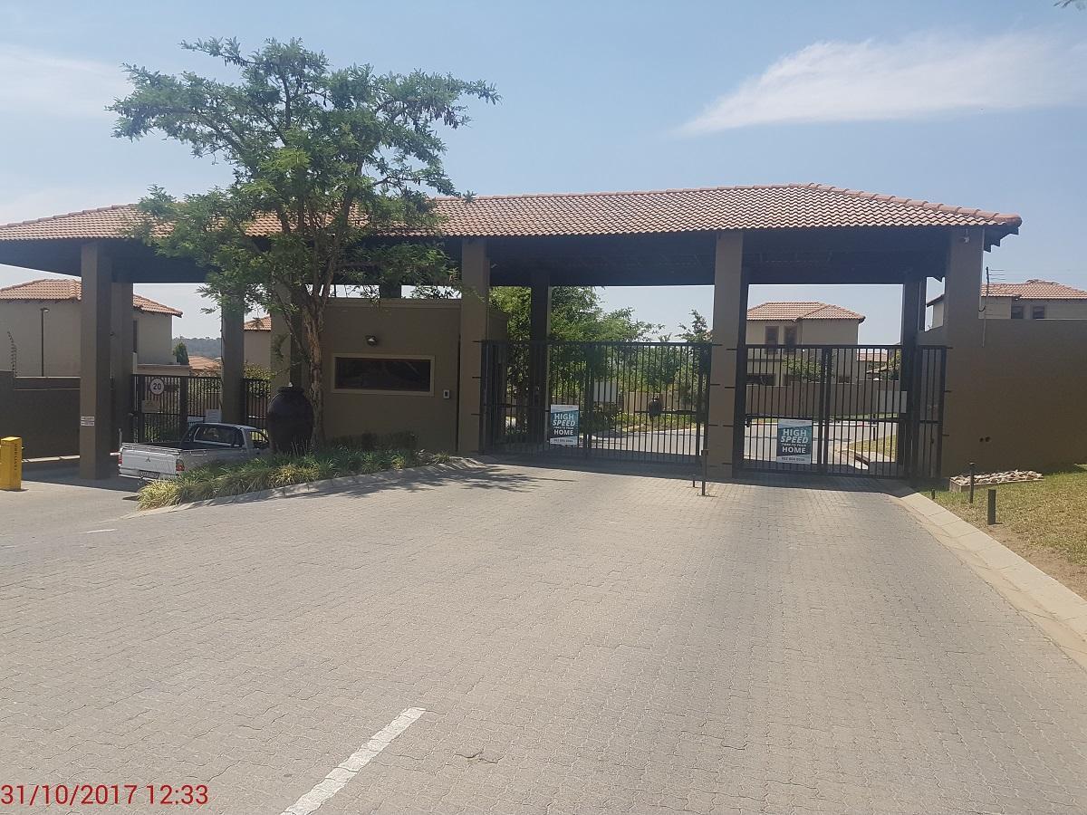 2 Bedroom Townhouse in Kyalami Hills