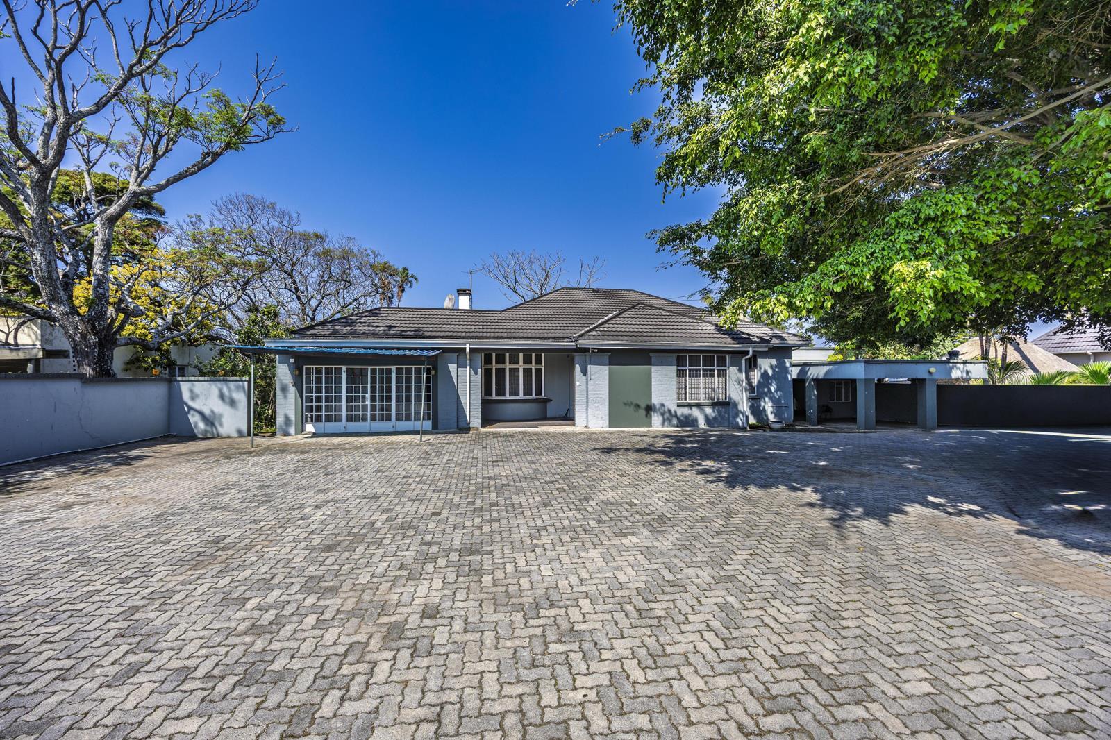 8 Bedroom House in Vincent