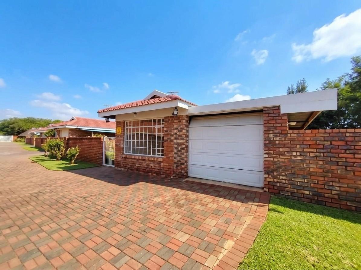 3 Bedroom Townhouse in Grimbeek Park