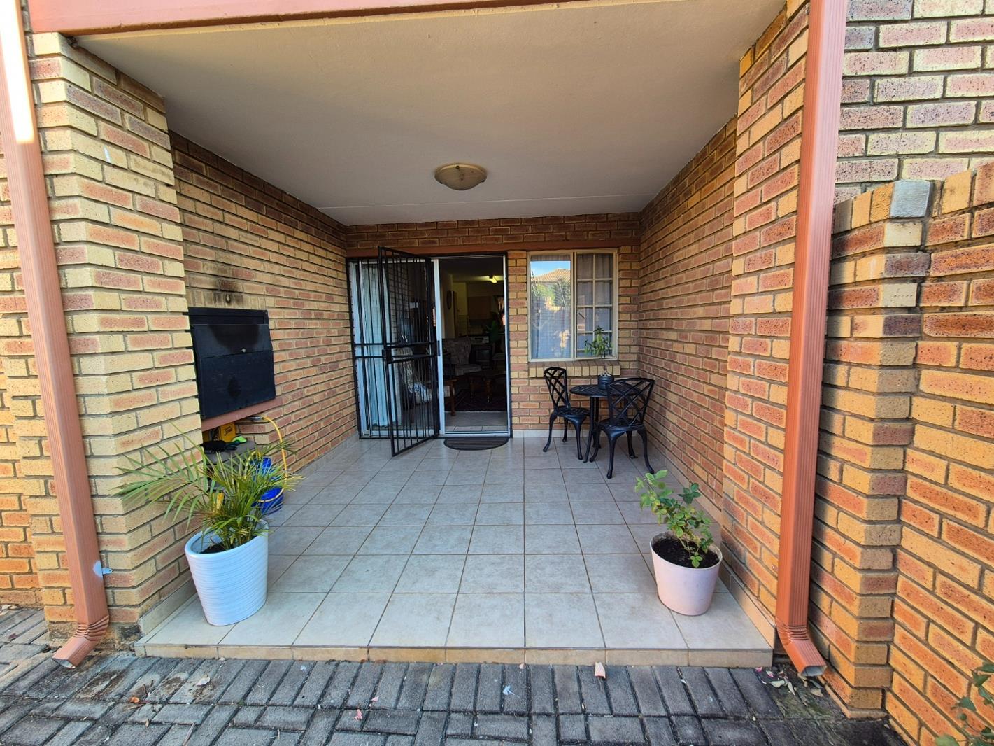 2 Bedroom Apartment in Olympus AH