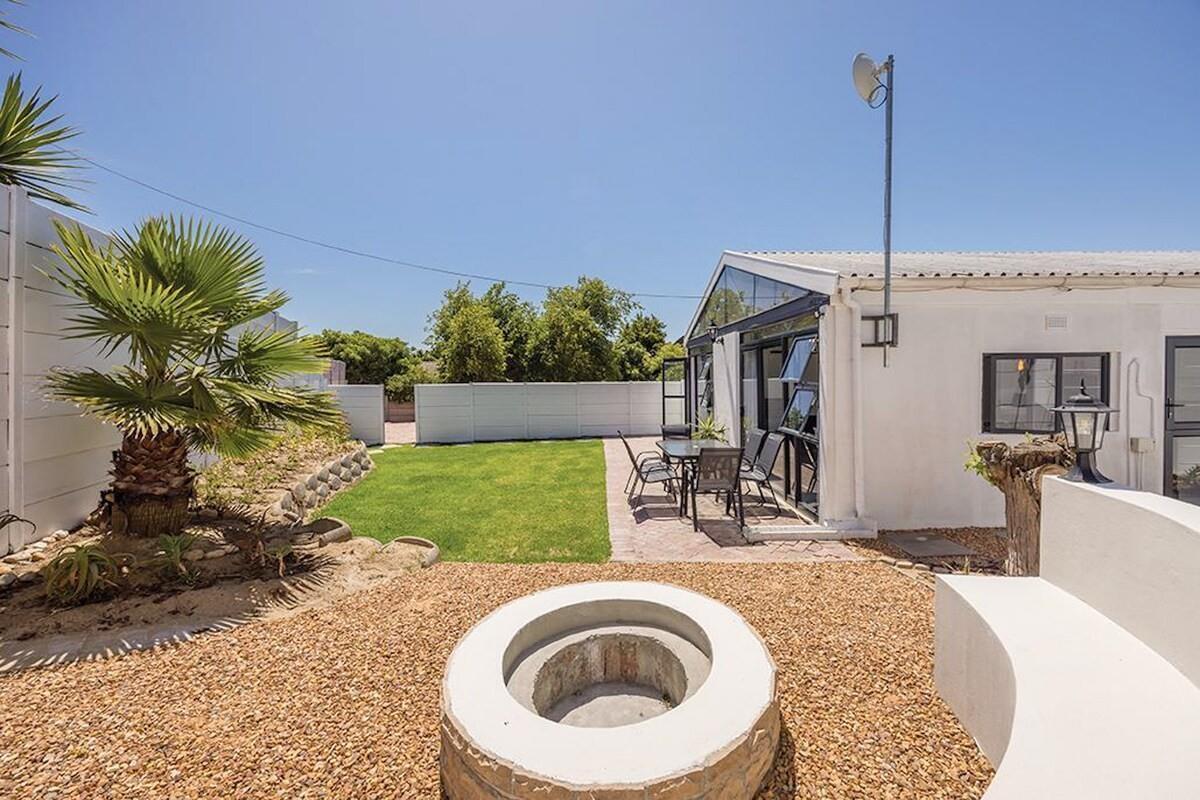 2 Bedroom Apartment in Table View