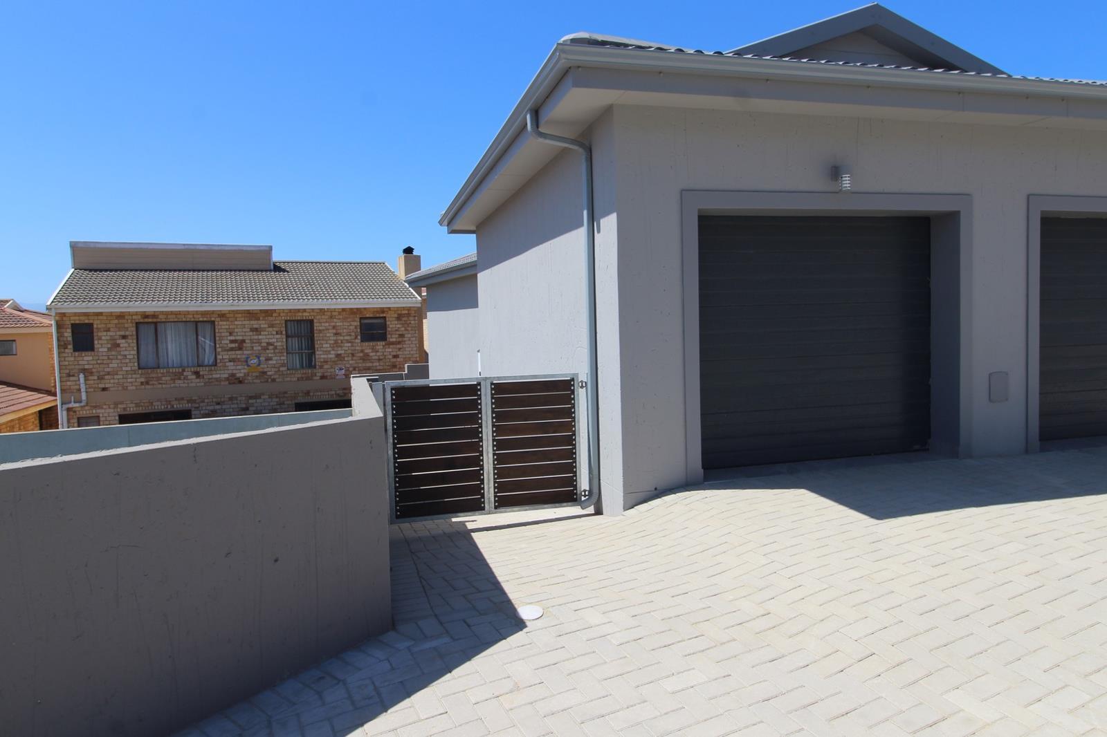 3 Bedroom Duet in Hartenbos Heuwels