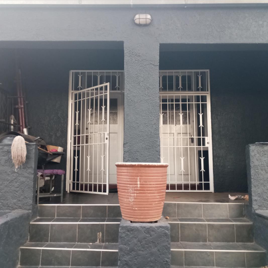 6 Bedroom House in Bezuidenhout Valley