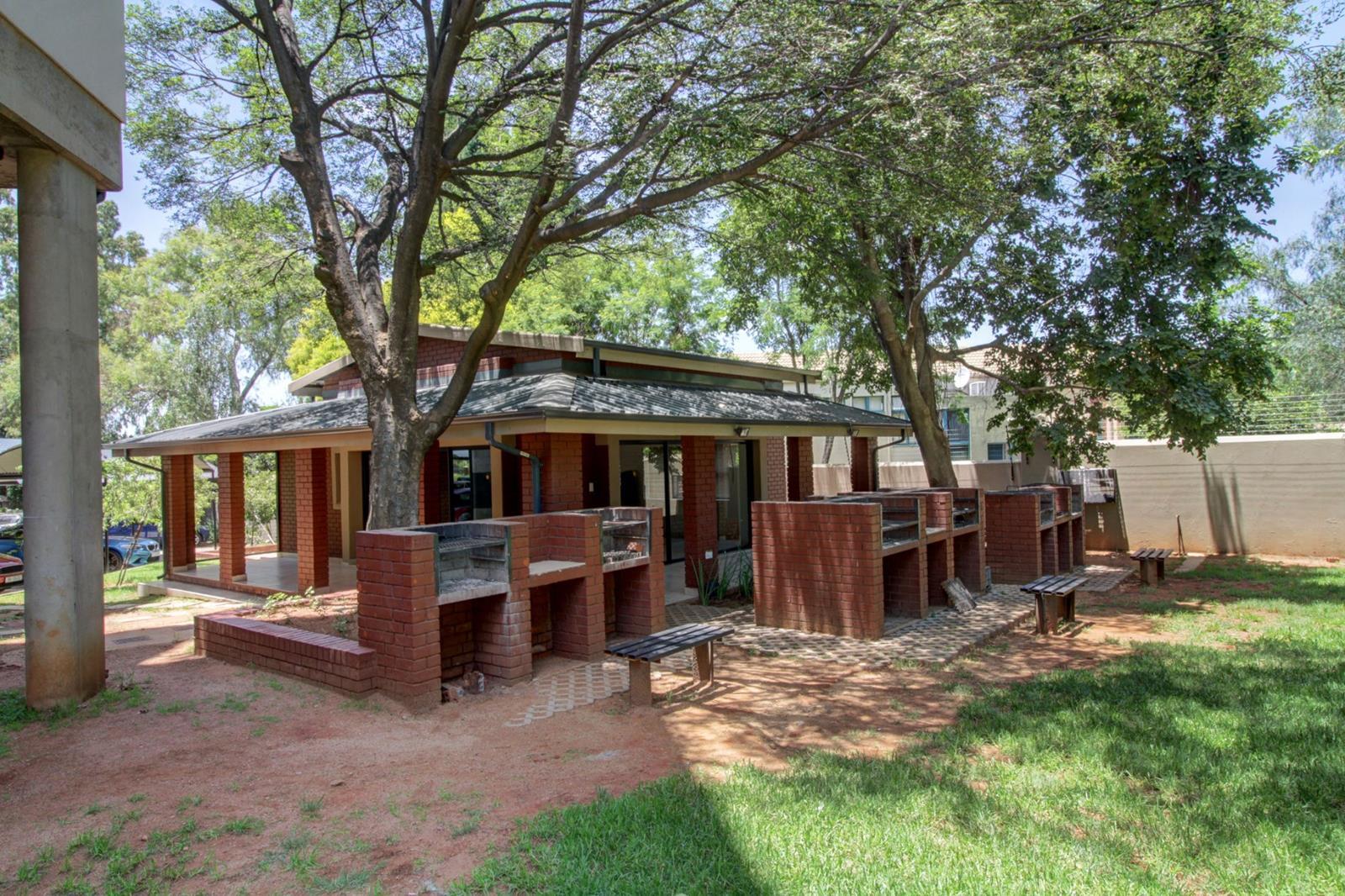 2 Bedroom Apartment in Die Hoewes