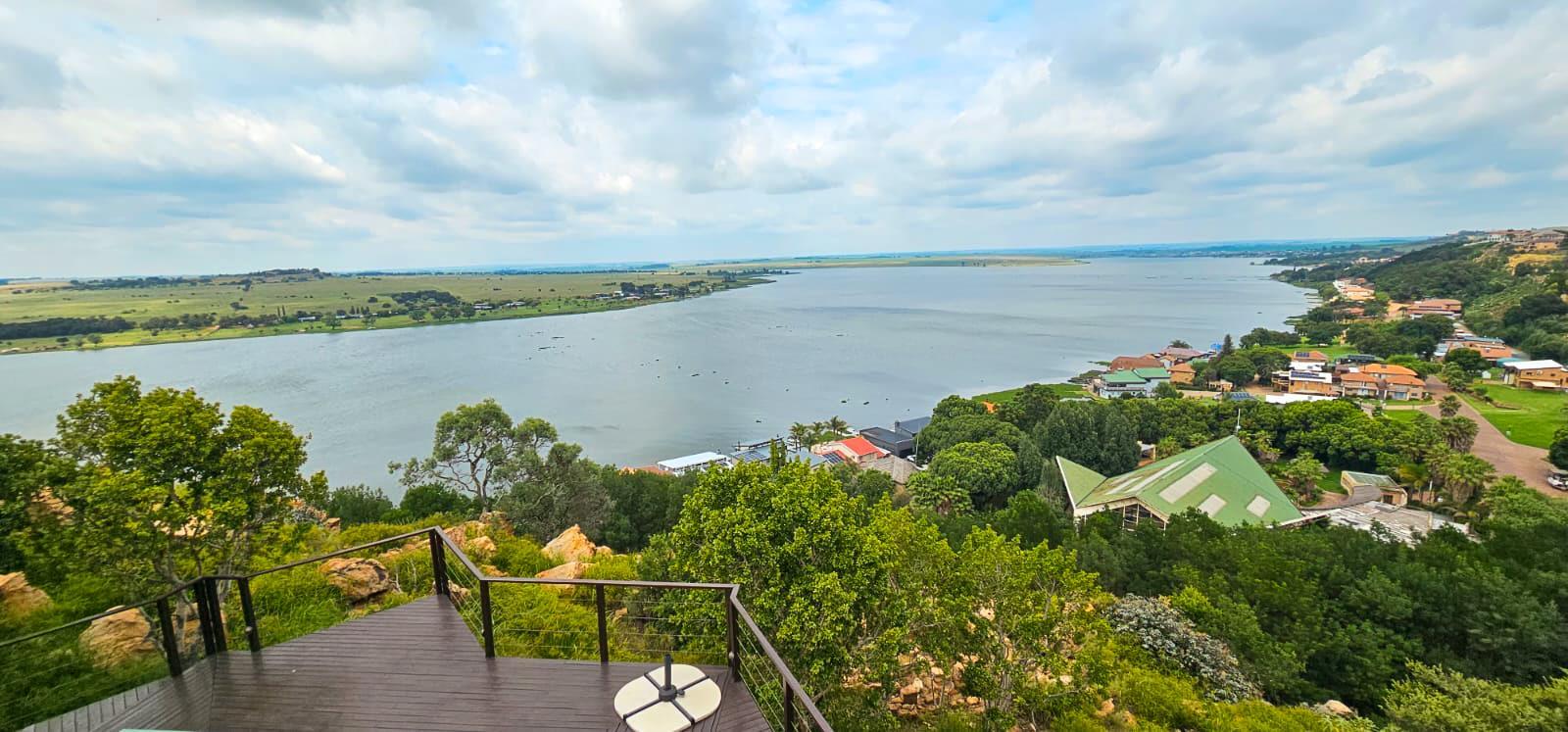 4 Bedroom House in Aqua Vista