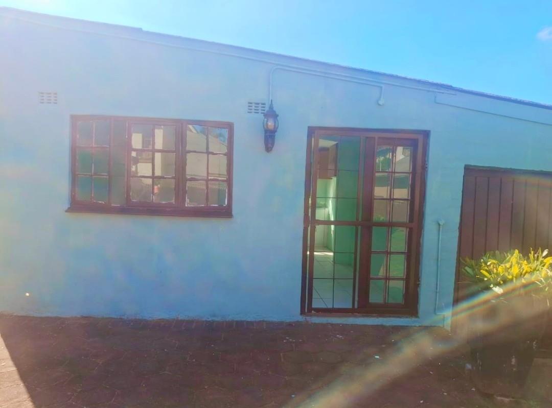 Bachelor apartment in Umbilo