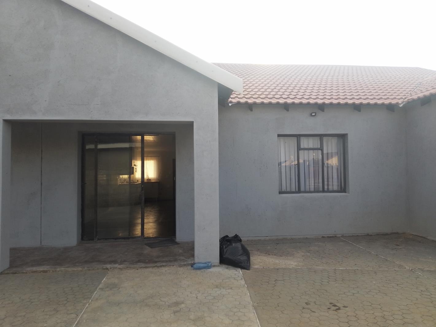 2 Bedroom Duplex in Mandela View