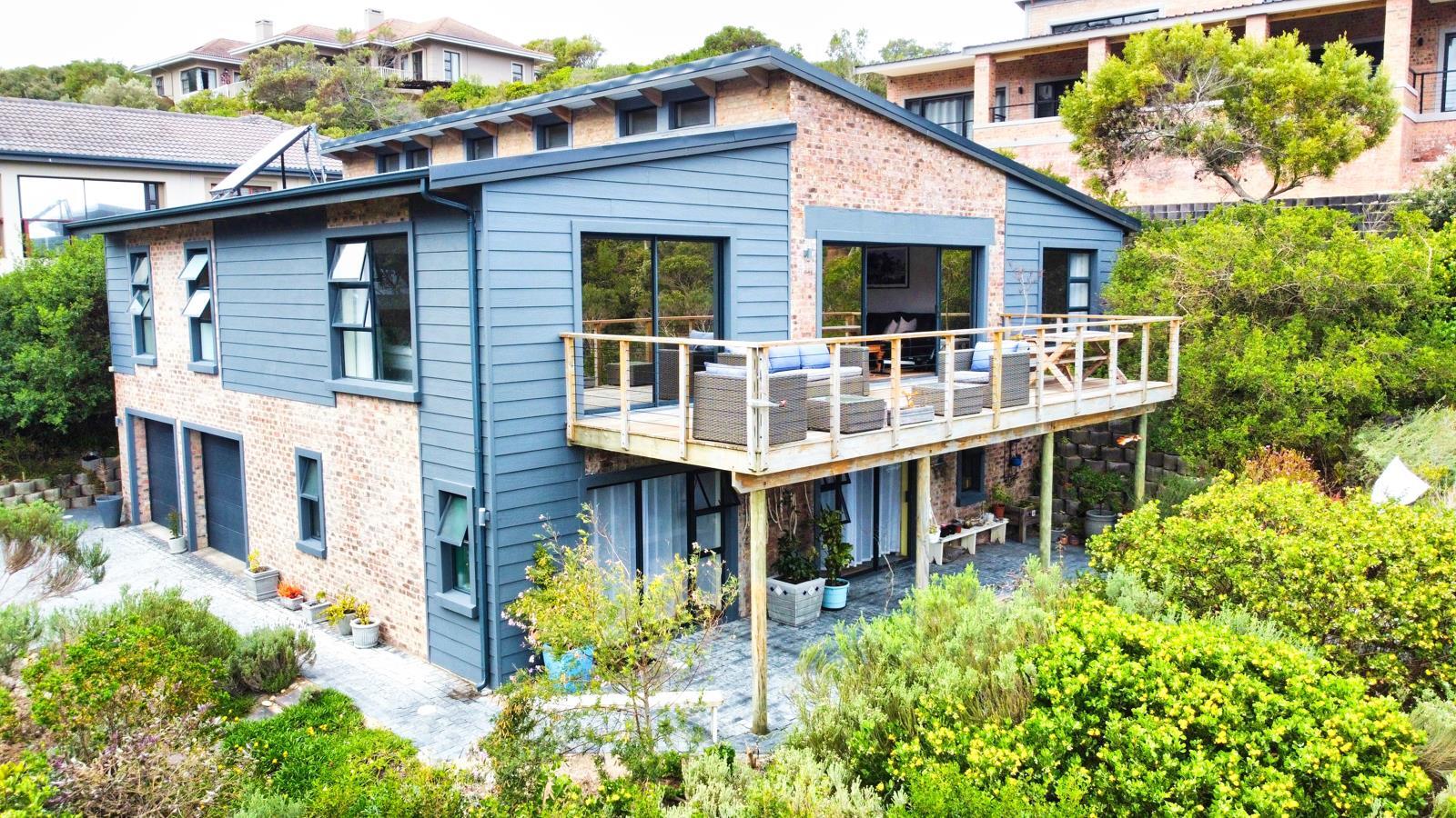 5 Bedroom House in Cola Beach