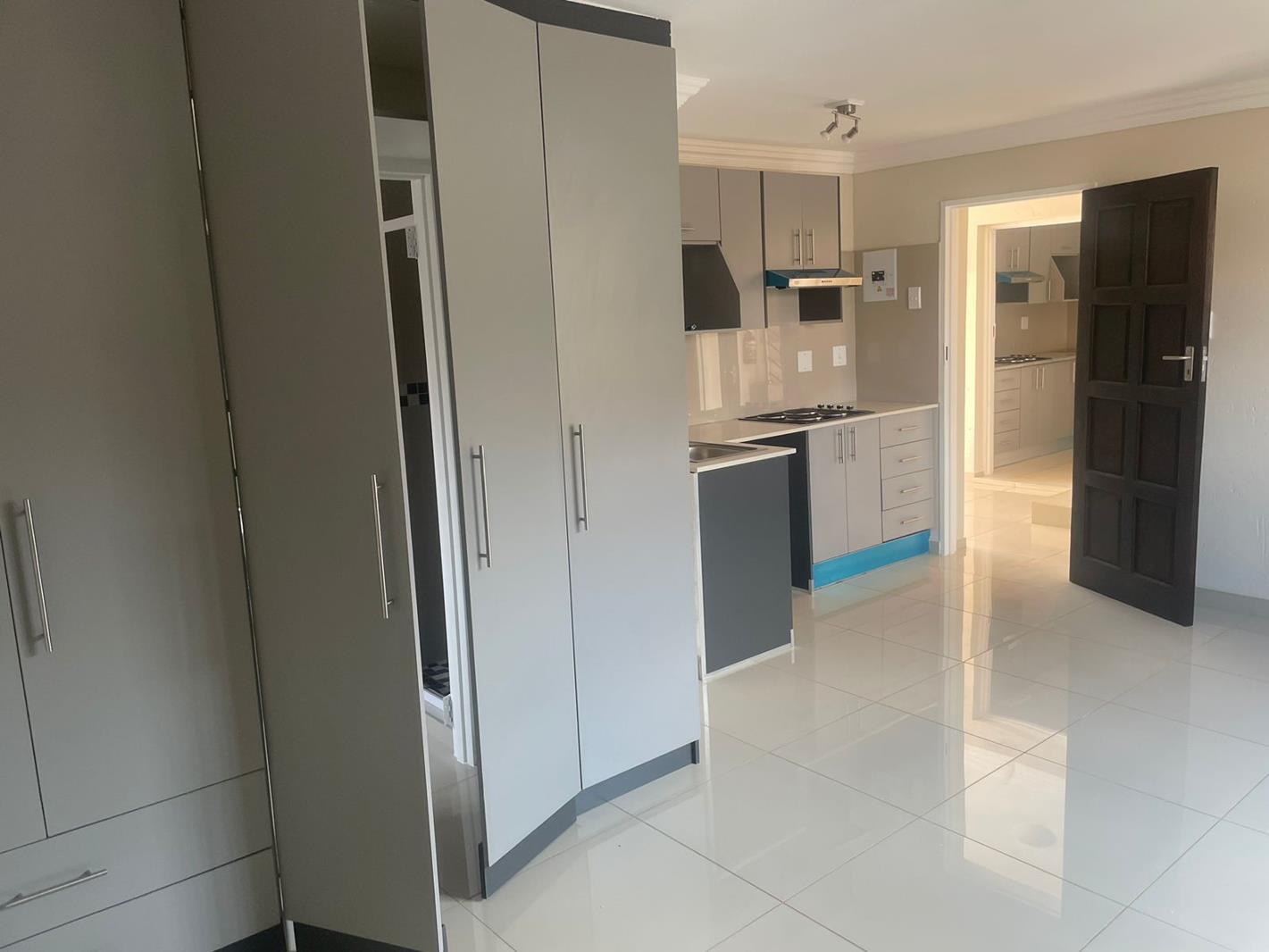 Bachelor apartment in Dawn Park