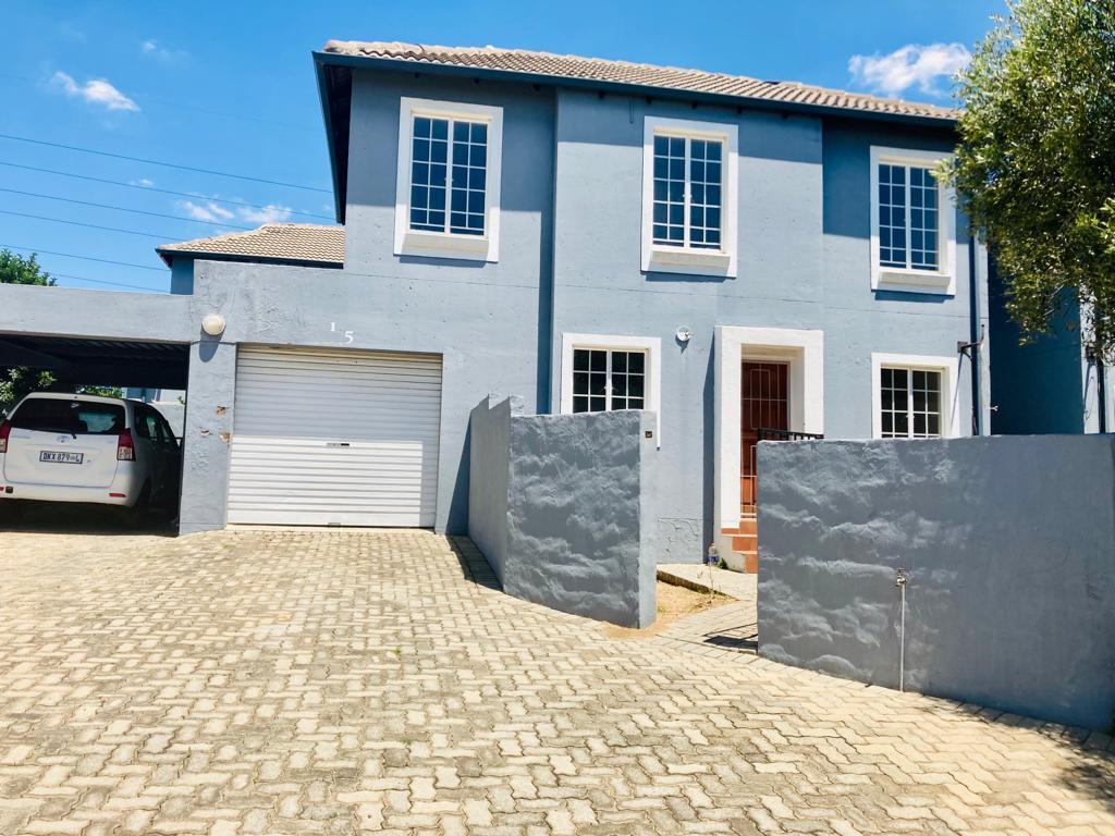 3 Bedroom Townhouse in Kosmosdal