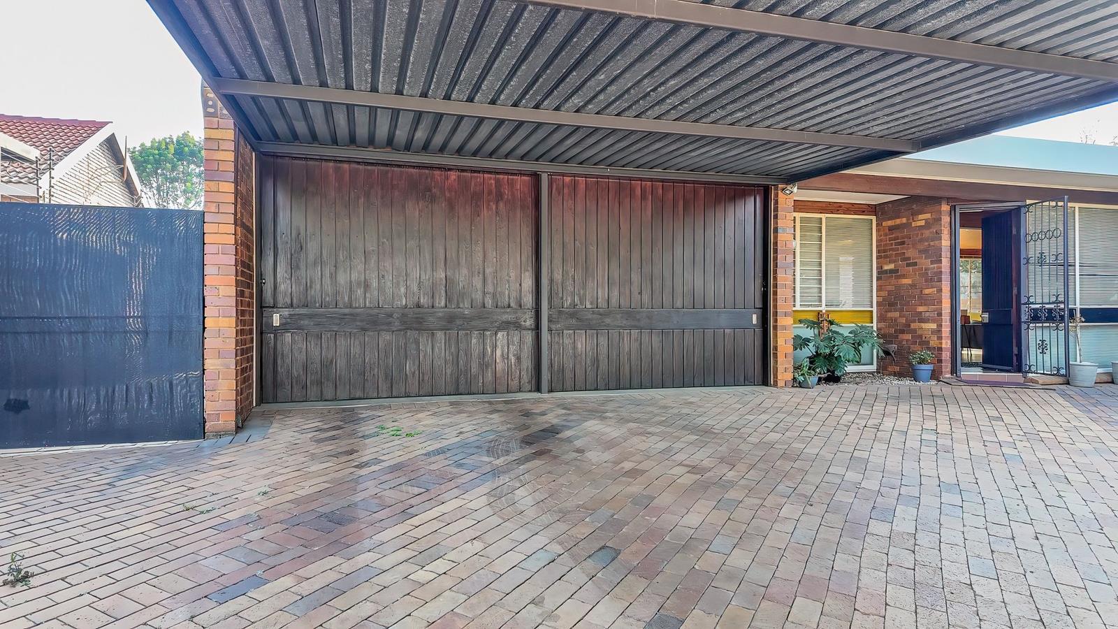 4 Bedroom House in Garsfontein