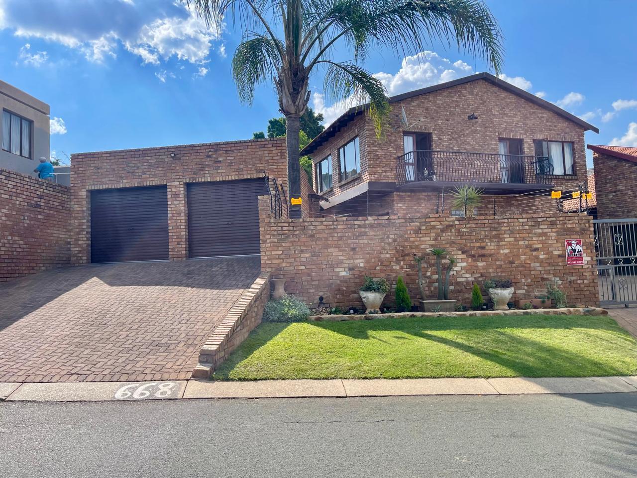 3 Bedroom Townhouse in Moreleta Park