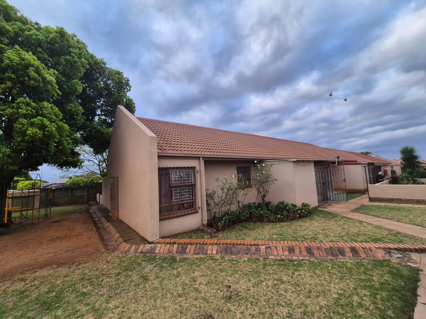 3 Bedroom Simplex in Birchleigh North