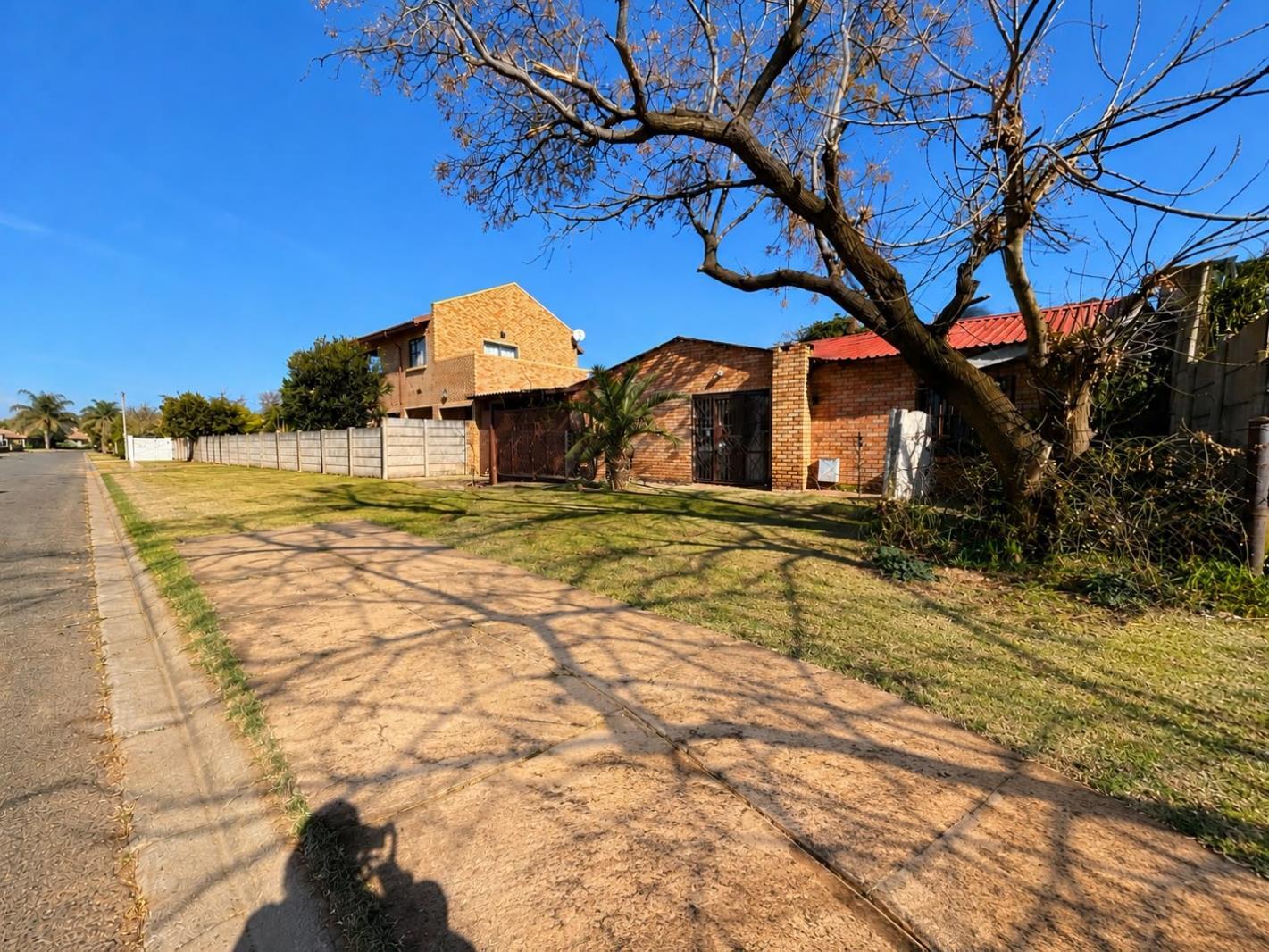 5 Bedroom House in Palm Ridge
