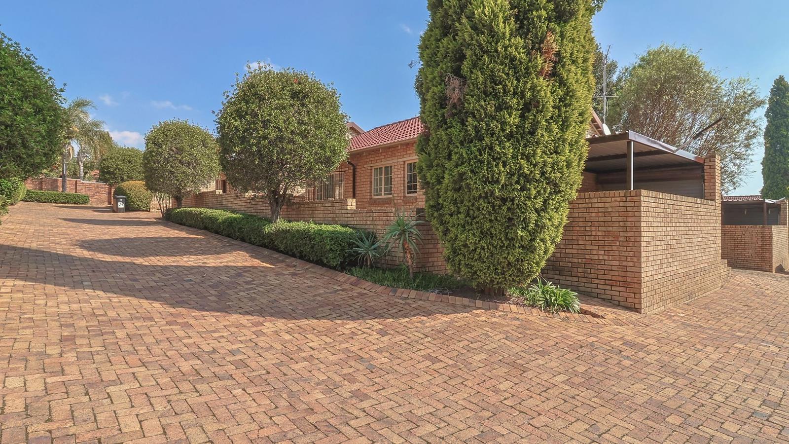 2 Bedroom Townhouse in Honeydew Ridge