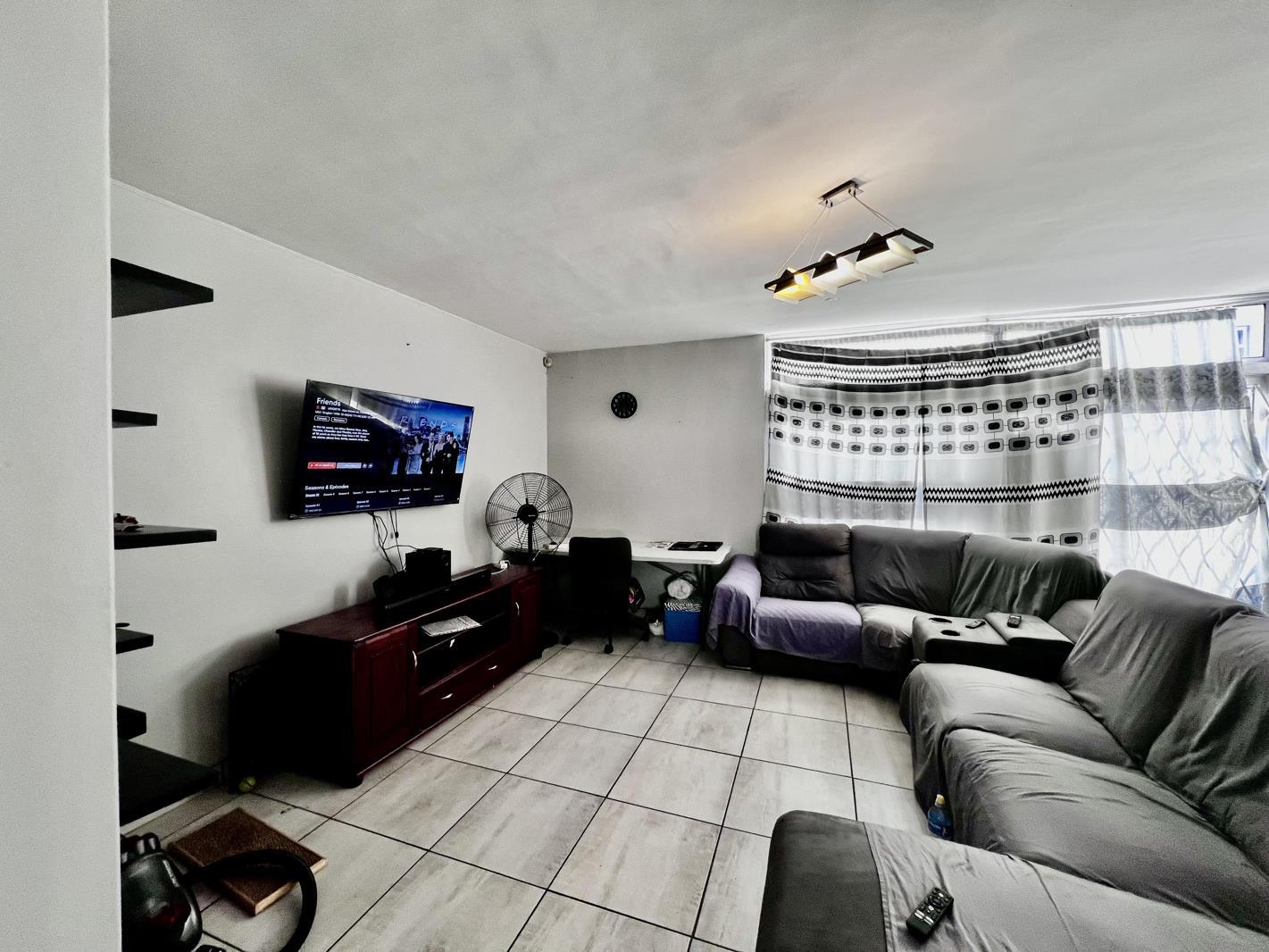 2 Bedroom Apartment in Table View