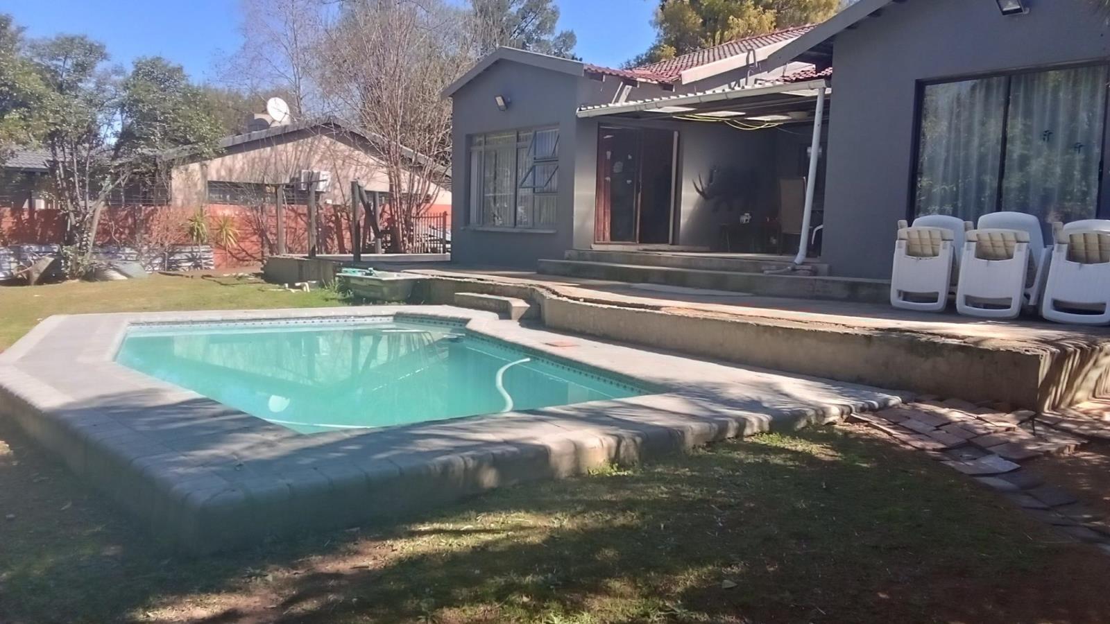 3 Bedroom House in Brackendowns