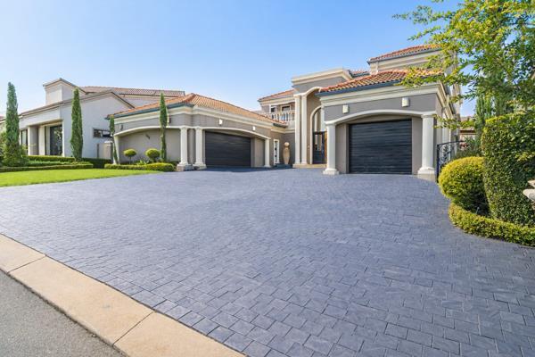 4 Bedroom House in Blue Valley Golf Estate