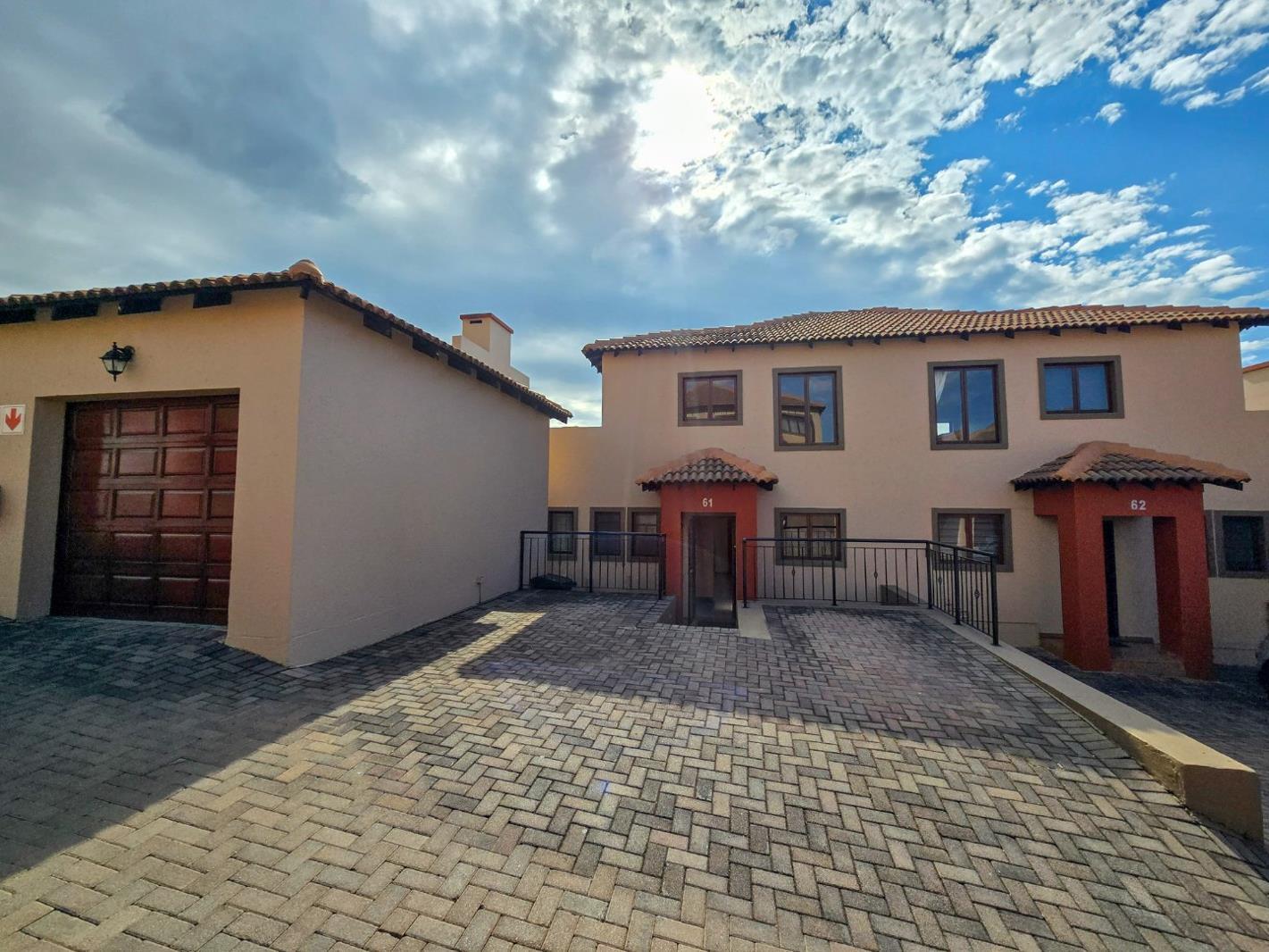2 Bedroom Townhouse in Noordheuwel