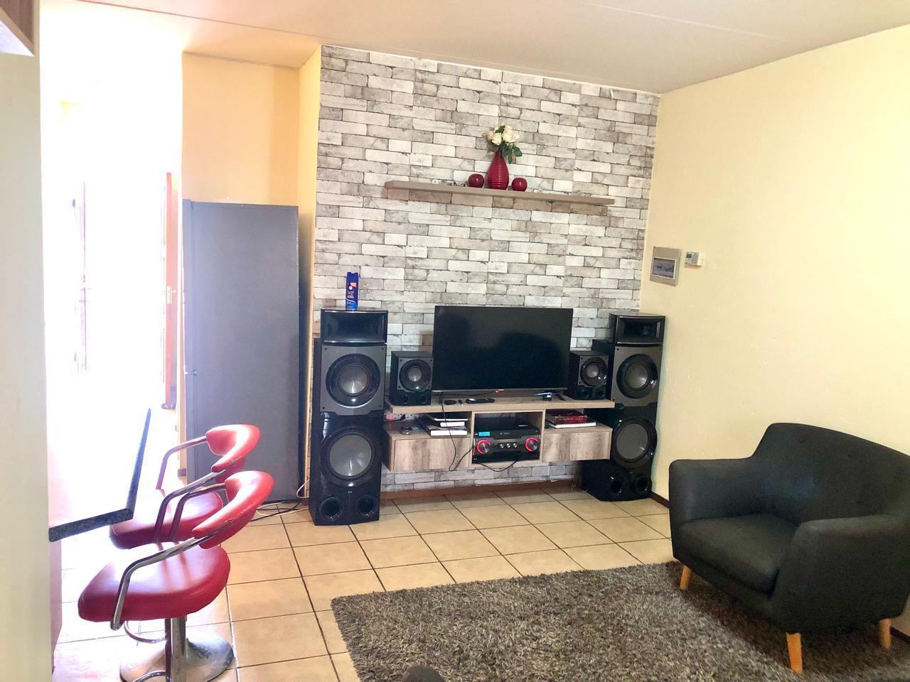 2 Bedroom Apartment in Comet