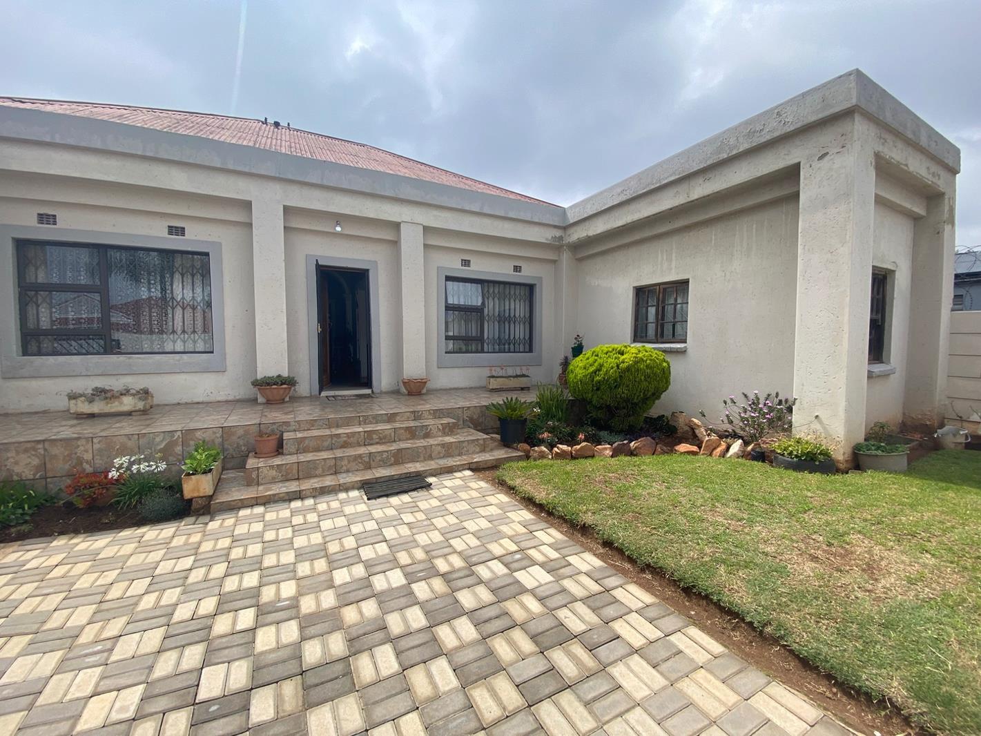 3 Bedroom House in Roodepoort Central